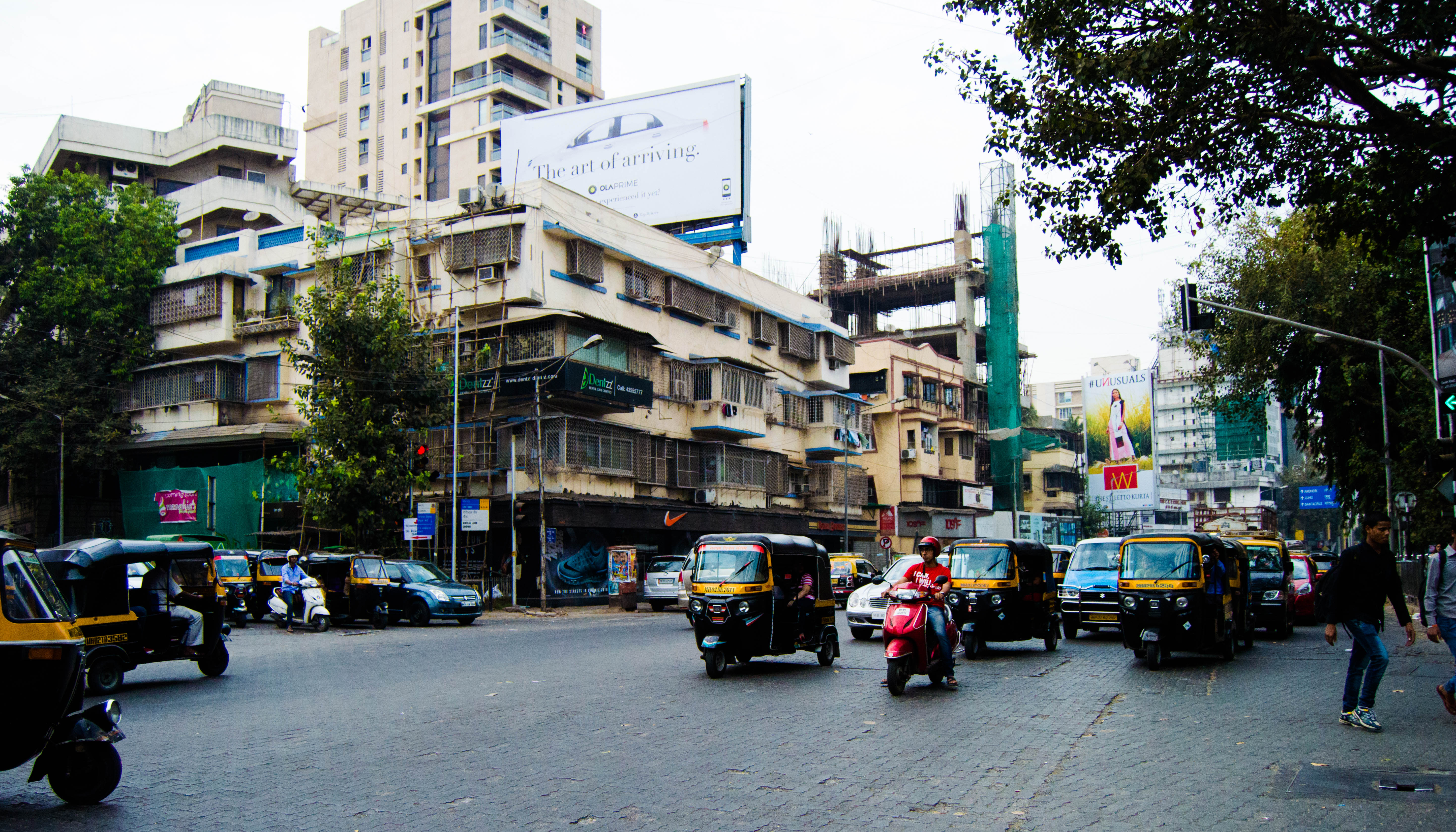 Linking Road Shopping Market